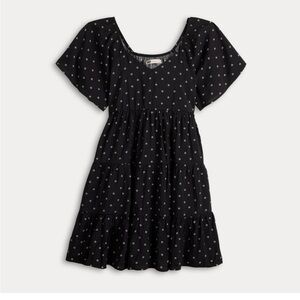 BNWT flutter sleeve tiered dress with gorgeous strawberry print